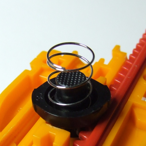 File:Dualshooter+winder inside.jpg